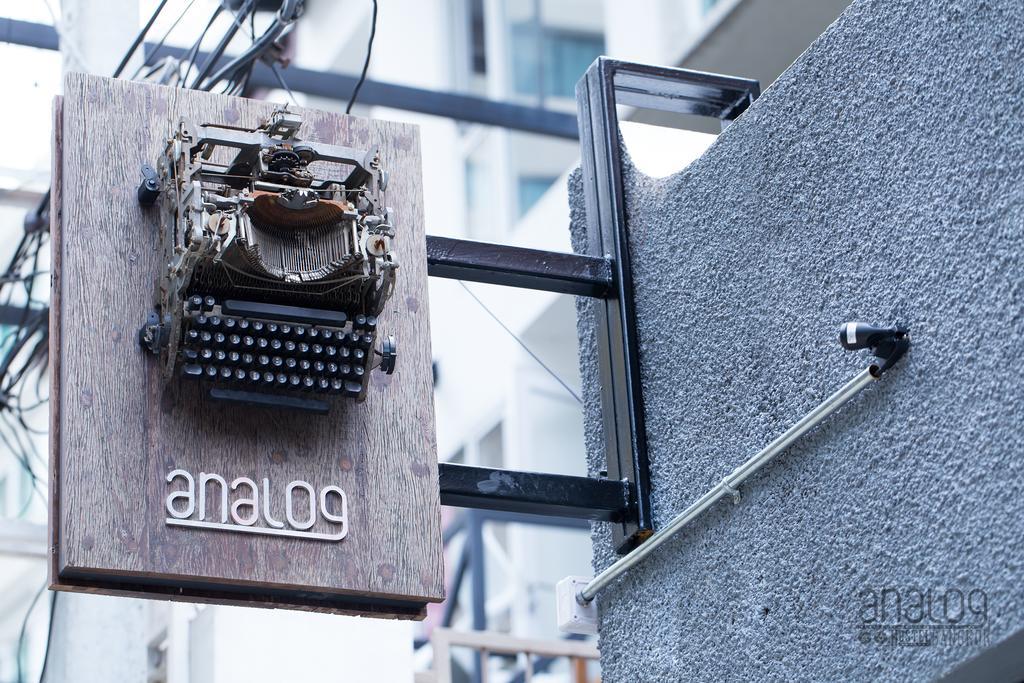 Analog Hostel Bangkok Exterior photo